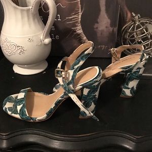 Gianni Bini [White and Green Leaf Design]